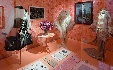 L'exposition rend hommage aux artistes amis de Christian Dior. ©Benoit.Croisy - Coll. Ville de Granville