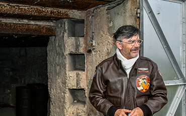 M.Dumetz est le président de l'association Un été 44 qui réhabilité les deux blockhaus de la Ville de Granville situés à la Pointe du Roc.